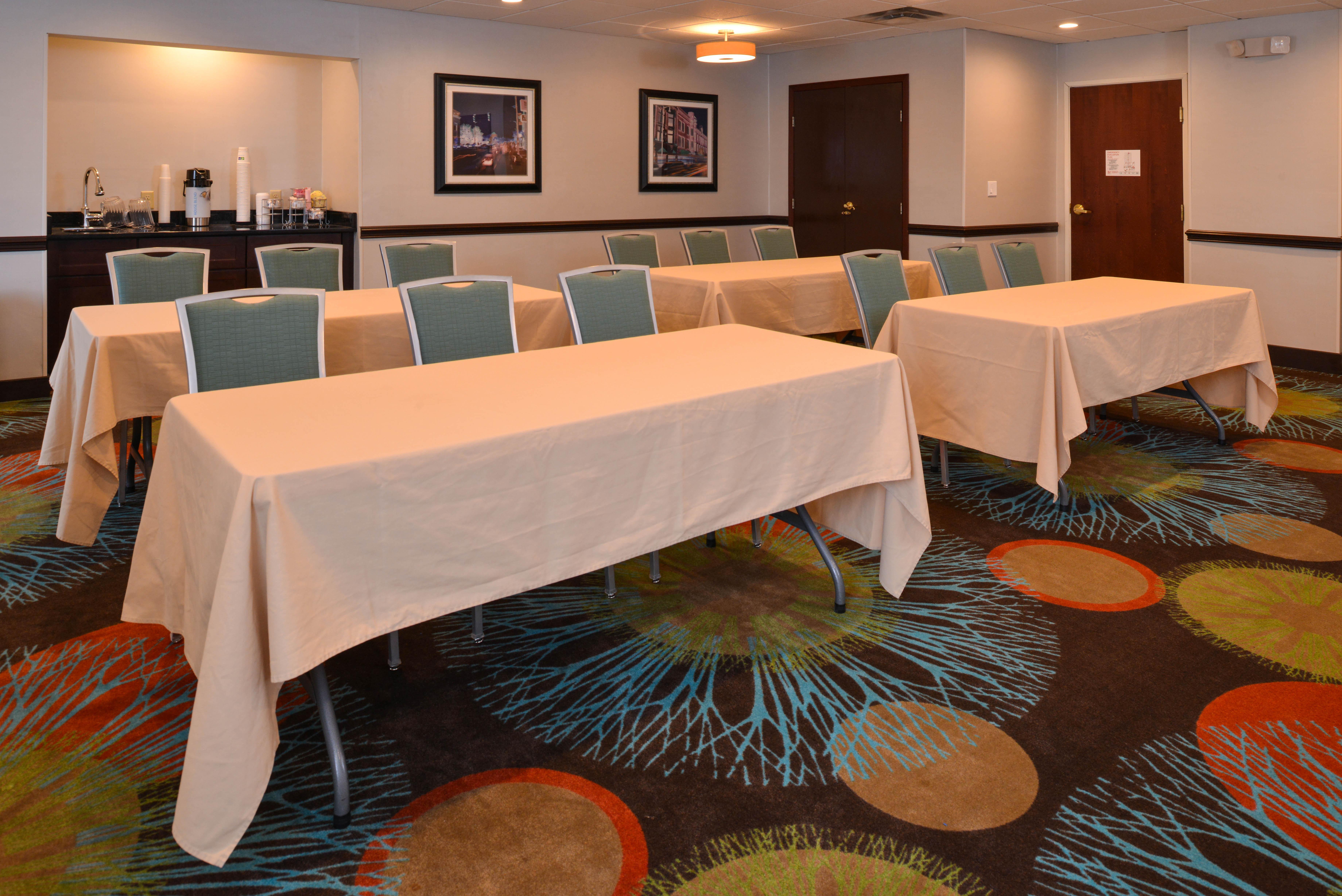 Holiday Inn Express Hotel & Suites Youngstown - North Lima/Boardman By Ihg Exterior photo